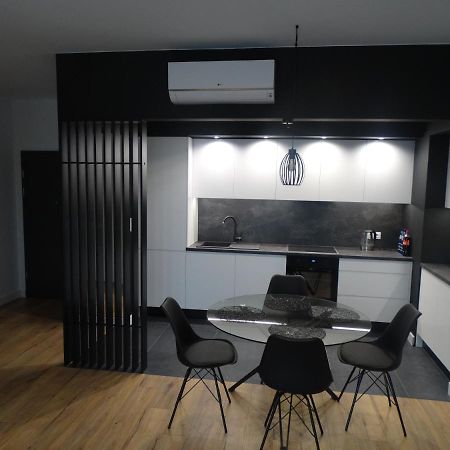 Black&White Apartment Bis - Male Garbary 8 Poznań Exterior foto